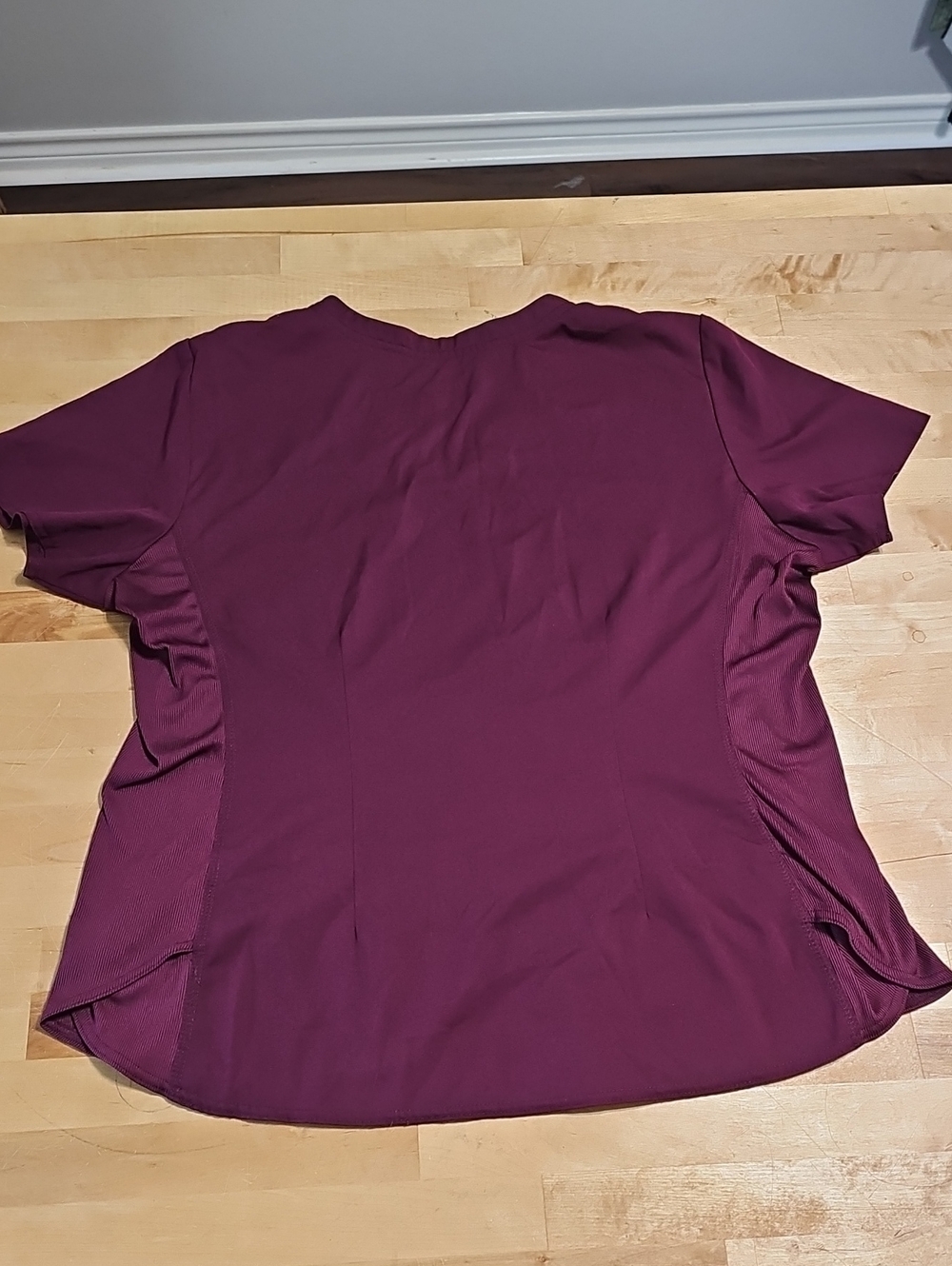 Med Couture Touch Wine Burgundy V-Neck Scrub Top XL EUC - Picture 5 of 5
